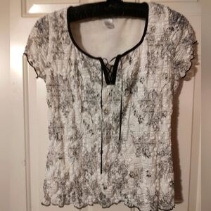 🖤🤍🖤 Romantic Black & White Sheer Floral Lace & Satin Top - L